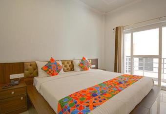 FabHotel Yamunotri Retreat, Tapovan allows 18 year olds to book a room