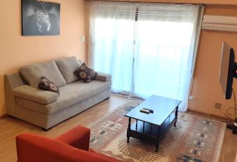 Danny ap - Amplio y c  modo - 18 min Aeropuerto - Zona de Restos - Parking allows 18 year olds to book a room