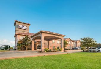 Knights Inn Bunkie allows 18 year olds to book a room