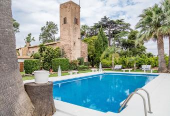 Alquer  a Calatrava B&B allows 18 year olds to book a room