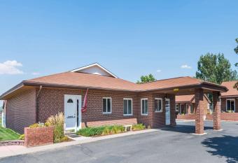 Days Inn by Wyndham Worland allows 18 year olds to book a room