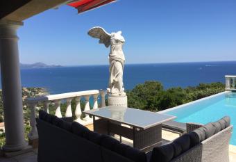 Villa Goonie has Balcony rooms