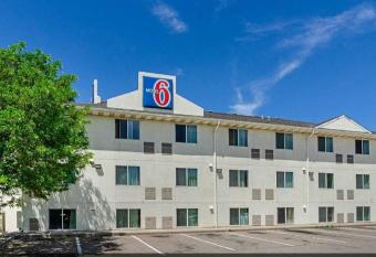 Motel 6 Fort Lupton allows 18 year olds to book a room