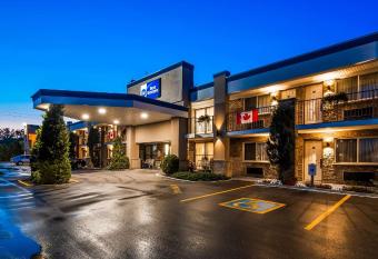 Best Western Halton Hills allows 18 year olds to book a room