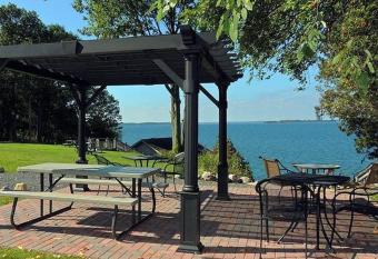 West Winds Motel & Cottages has Balcony rooms