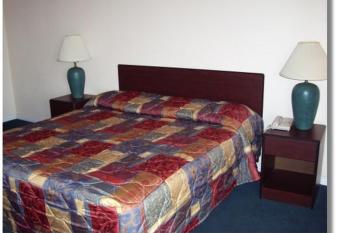 Executive Inn By OYO Queenville Mena has Smoking rooms