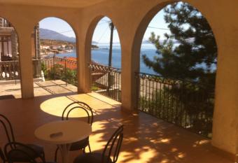 Apartment Franjo allows 18 year olds to book a room