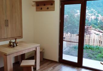 Ano a has Balcony rooms