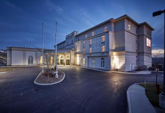 Best Western Plus Orangeville Inn & Suites allows 18 year olds to book a room