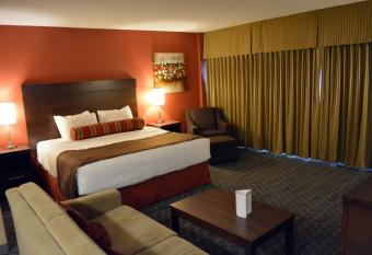 Best Western Terrace Inn has rooms with a private hot tub