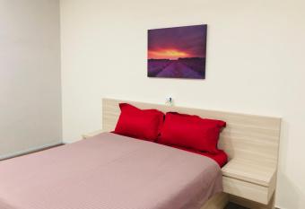 Seri Manjung HomeStay @Spacious Family Home has Balcony rooms