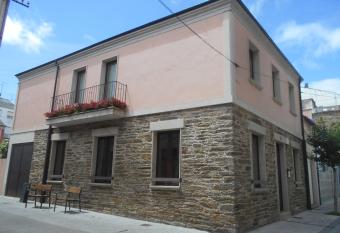 XARD  N DE ESTRELAS *** allows 18 year olds to book a room