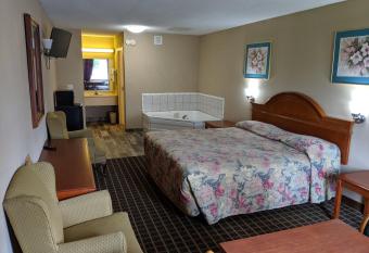 Economy Inn Express has rooms with a private hot tub