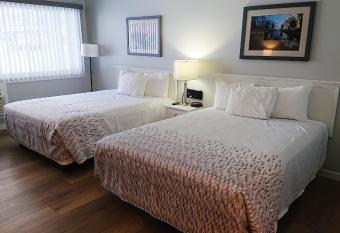 Lake Cadillac Resort has Balcony rooms