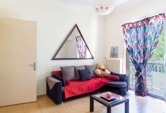 Mema s Tranquil Apartment in Patra allows 18 year olds to book a room