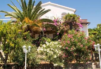 Apartments and rooms by the sea Molunat, Dubrovnik - 17143 has Balcony rooms