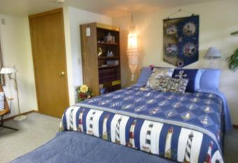 Linda's By The Lake has Balcony rooms