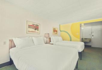 Stardust Motel Wallace allows 18 year olds to book a room