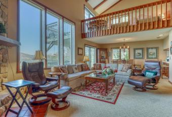 Crest 100D has Balcony rooms