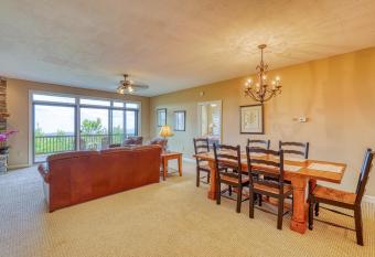 Reserve 02-D has Balcony rooms