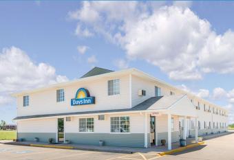 Days Inn by Wyndham Great Bend has Smoking rooms