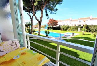 Los Cisnes - 2   linea de playa - PISCINA ABIERTA TODO EL A  O - EXCELENTE CONEXION WIFI allows 18 year olds to book a room