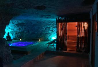 Le Chateau de la Barre has Balcony rooms