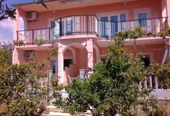 Apartman Laura has Balcony rooms