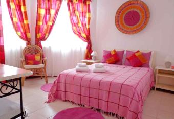 3 bedrooms appartement at Grand Baie 300 m away from the beach with shared pool enclosed garden and wifi has Balcony rooms