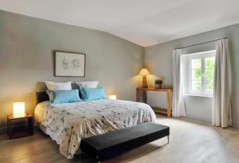 Maison Hache allows 18 year olds to book a room