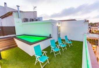 Fumiko allows 18 year olds to book a room