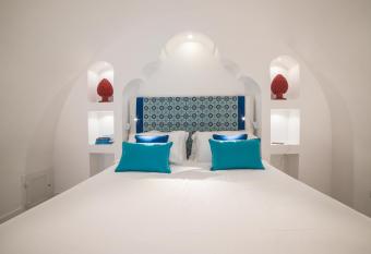 Day Dream Sorrento allows 18 year olds to book a room