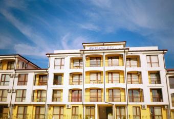 Apartment Rutland Beach has Balcony rooms