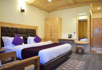 SUITES ADMIRAL Delhi AIRPORT allows 18 year olds to book a room