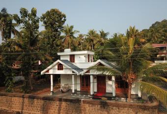 Belhaven Home Stay has Balcony rooms