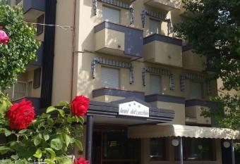 Hotel Del Vecchio allows 18 year olds to book a room