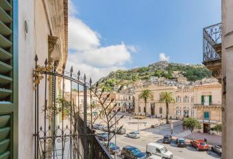 Modica for Family - Rooms and Apartments has Balcony rooms