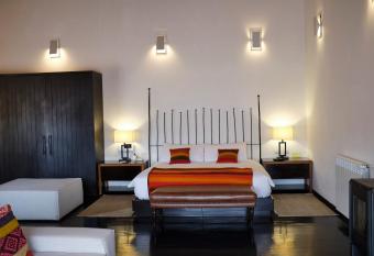 Tocuyeros Boutique Hotel has rooms with a private hot tub