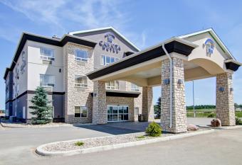 Canalta Hotel Shaunavon has rooms with a private hot tub