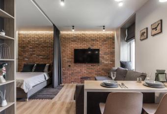 S7 Apartment allows 18 year olds to book a room