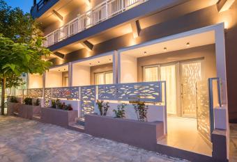 Mr & Mrs K Lofts allows 18 year olds to book a room