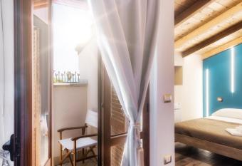 Palazzo Eugenia Suites has Balcony rooms