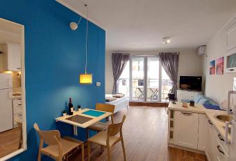 Bella Budva has Balcony rooms