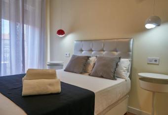 Good Stay Rooms has Balcony rooms