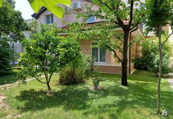 Apartments Tamara with garden and river view - free parking - garage has Balcony rooms