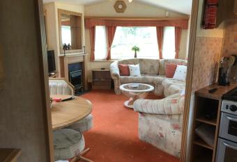 74 Glenfinart Caravan Park has Balcony rooms