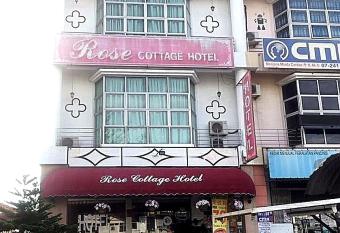 Rose Cottage Hotel Taman Perling has Smoking rooms