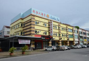 Sunshine Inn allows 18 year olds to book a room