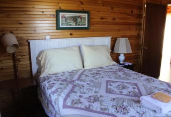 Chalets Grand Pre Cottages allows 18 year olds to book a room