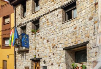 ALBERGUE SAN SATURNINO has Balcony rooms